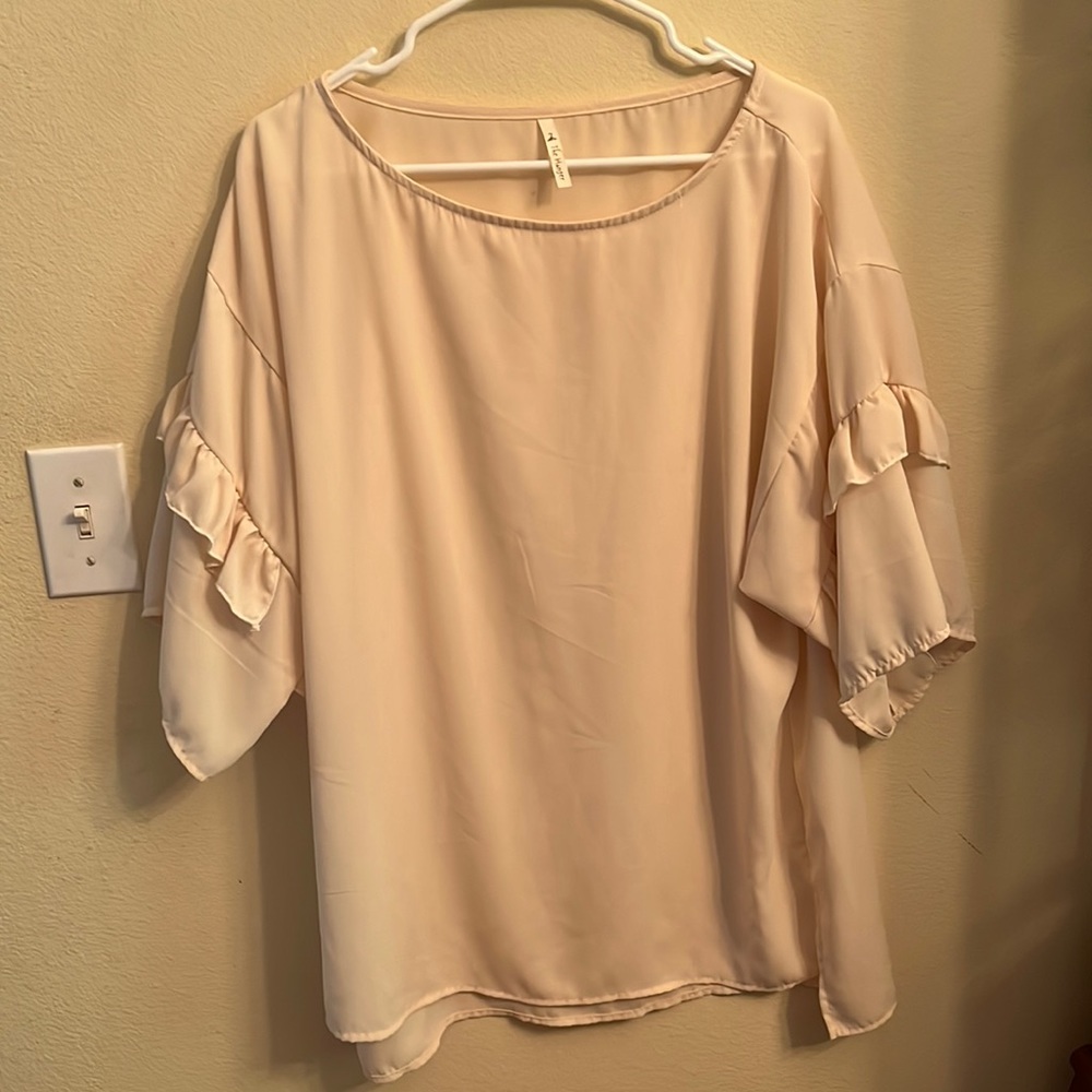 Flowy/dressy blouse with ruffle sleeves